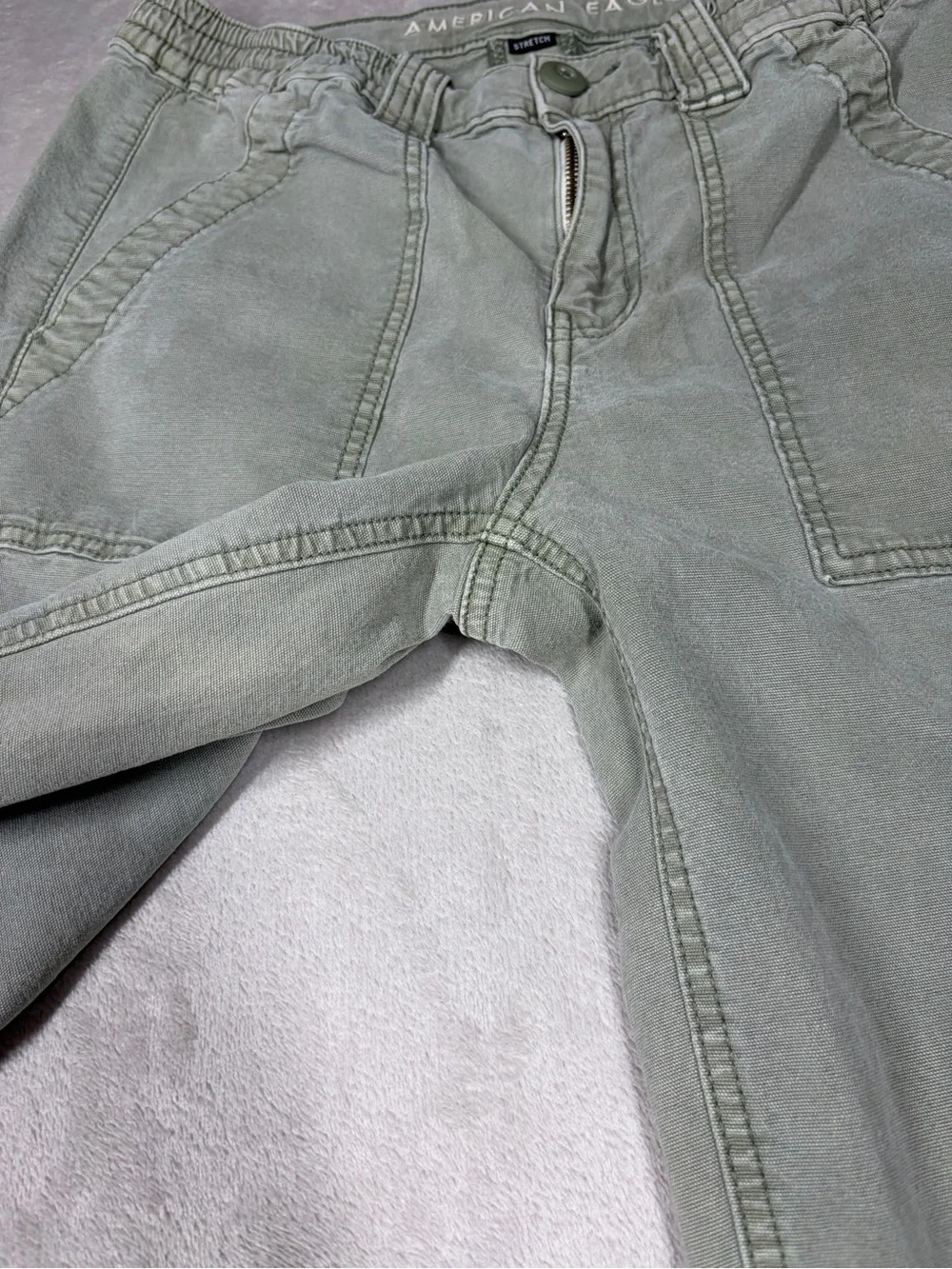 American Eagle Stretch Faded Green Straight Leg Cargo Pants Size 6 - Picture 4 of 17